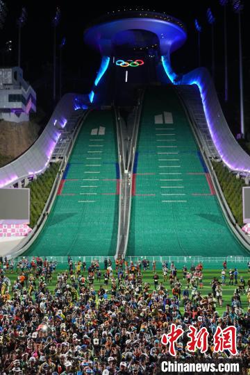 2025崇礼168越野赛全球选手齐聚 山野清凉成热门打