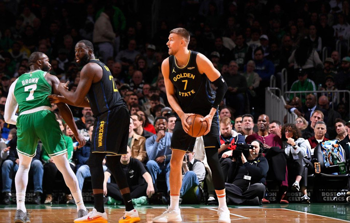 波尔津吉斯旧主首秀低迷 勇士客场惨败绿军