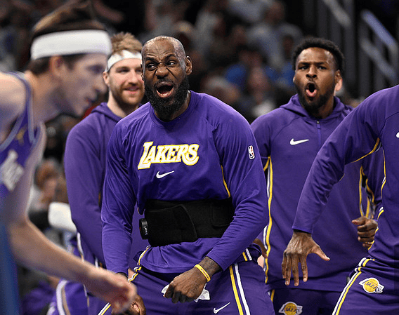 湖人关键球引爆九连胜 52胜目标近在咫尺