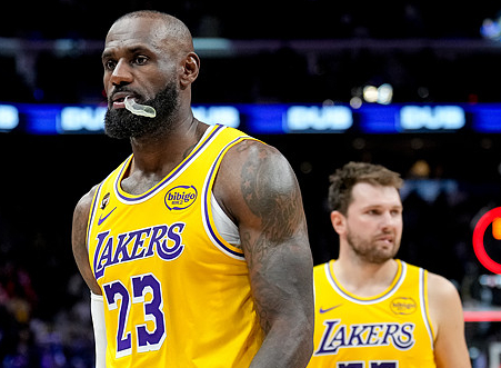 湖人关键球引爆九连胜 52胜目标近在咫尺