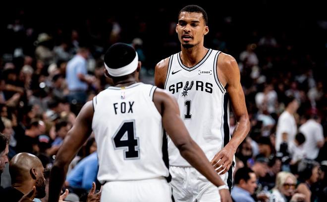 湖人雷霆强势领跑 超级新星文班亚马引领马刺崛