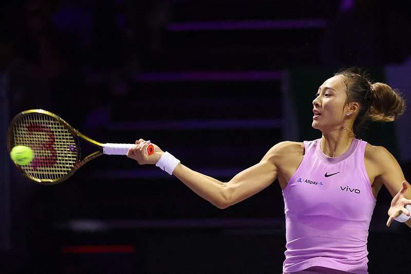 郑钦文首次参赛即闯入WTA年终总决赛四强，书写