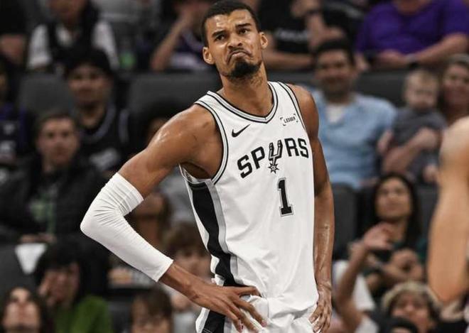 马刺132-104力克国王 文班亚马谈团队协作与季后赛